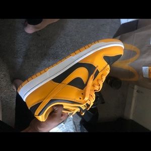 Nike dunks goldenrod